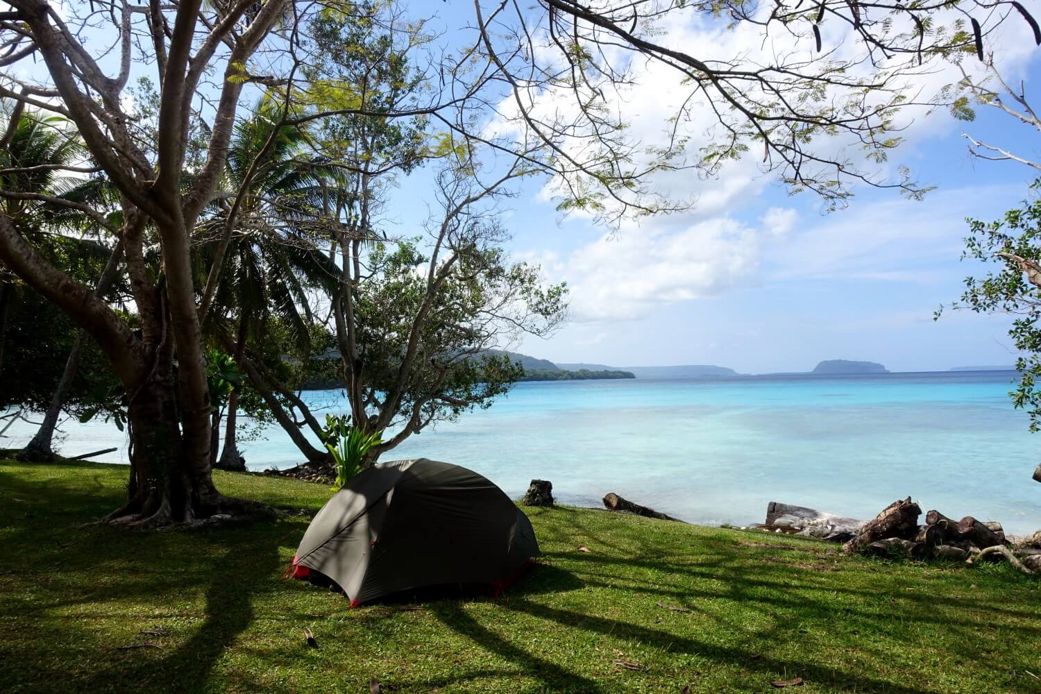 Hubba Hubba NX 2 Personenzelt beim Camping am Strand in Vanuatu.
