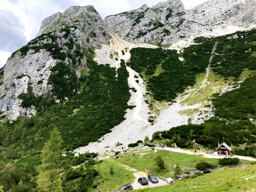 Blick auf den Vrsicpass mit Gipfeln der Julischen Alpen.