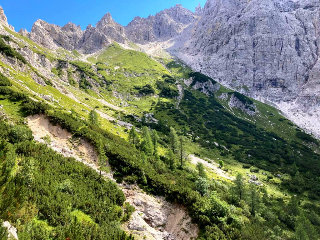 Berglandschaften beim Wandern in den Julischen Alpen.