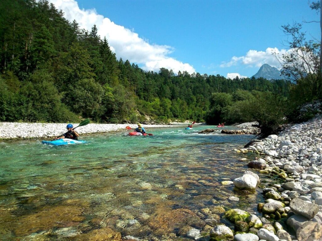 Kajakfahrer auf der Soča.