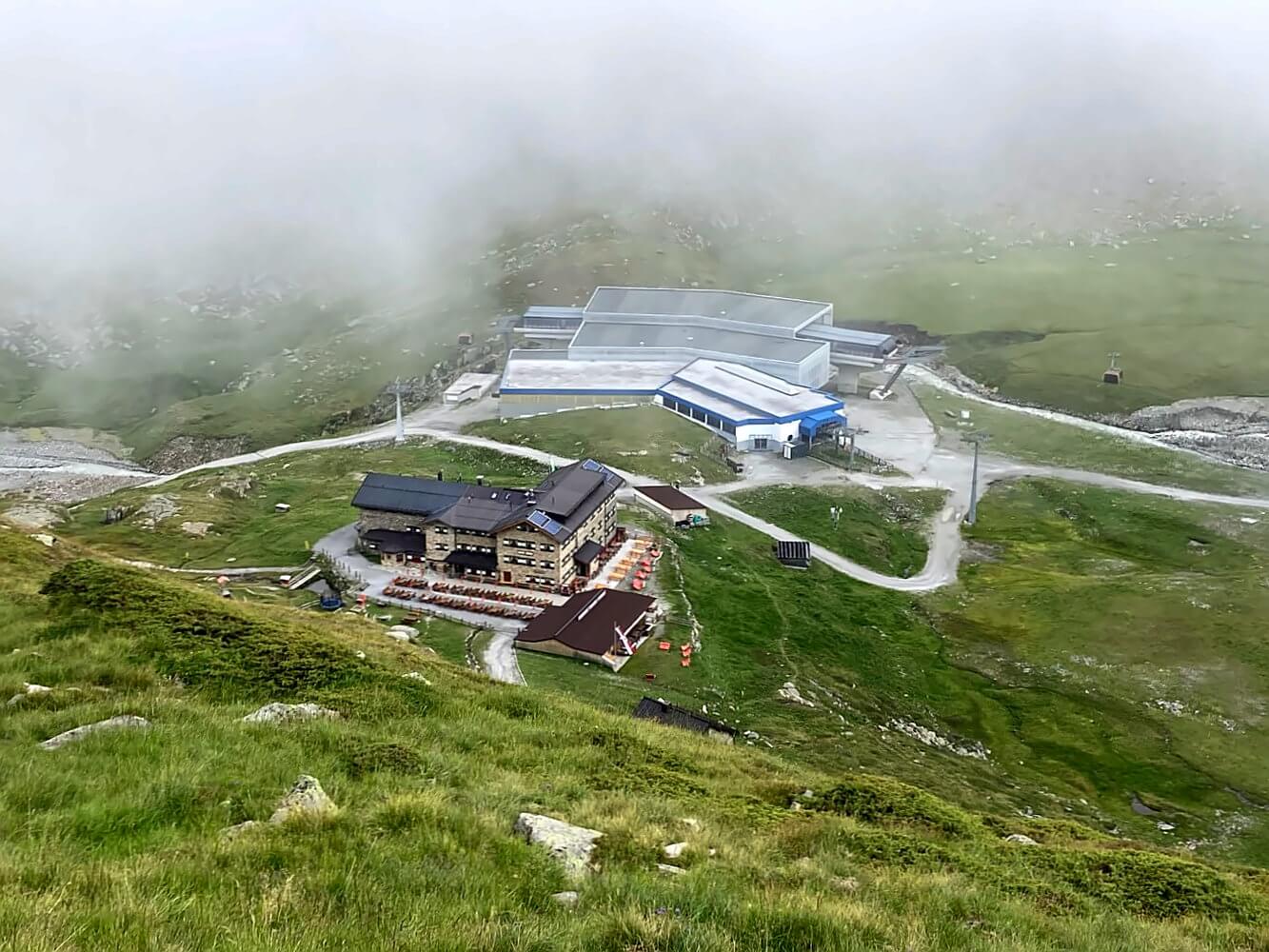Blick auf die Dresdner Hütte im Stubaital in Tirol.