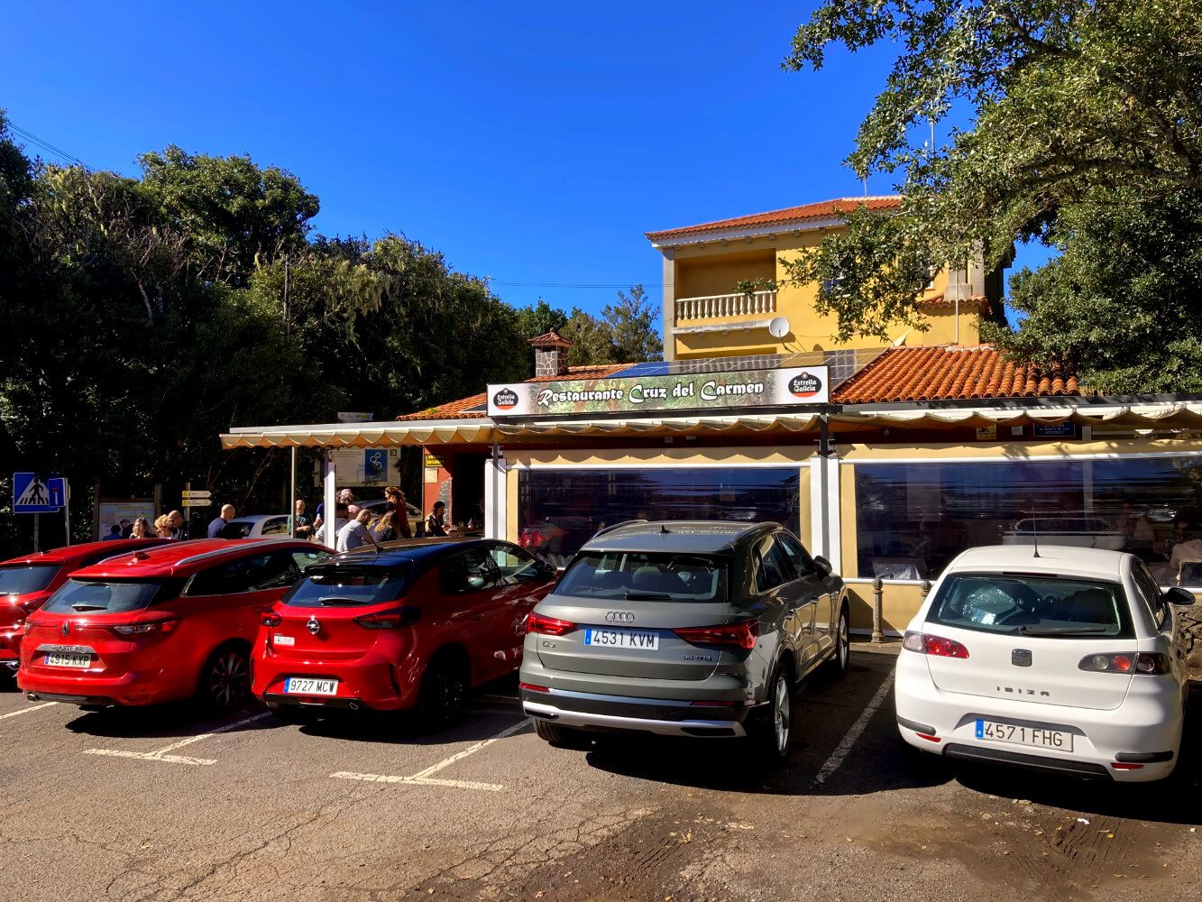 Restaurant Cruz del Carmen mit Parkplatz.