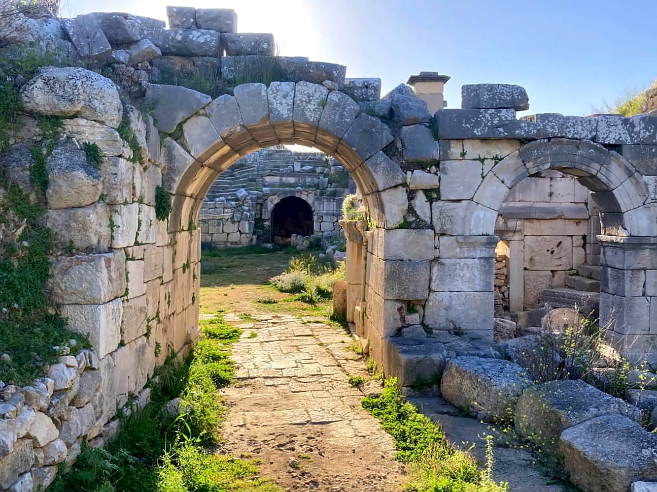 Ruinen von Xanthos mit Torbogen in Lykien.