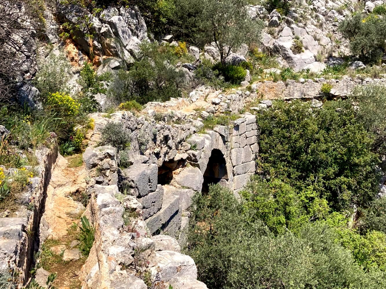 Römisches Aquädukt in der Nähe von Üzümlü auf dem Lykischen Weg.
