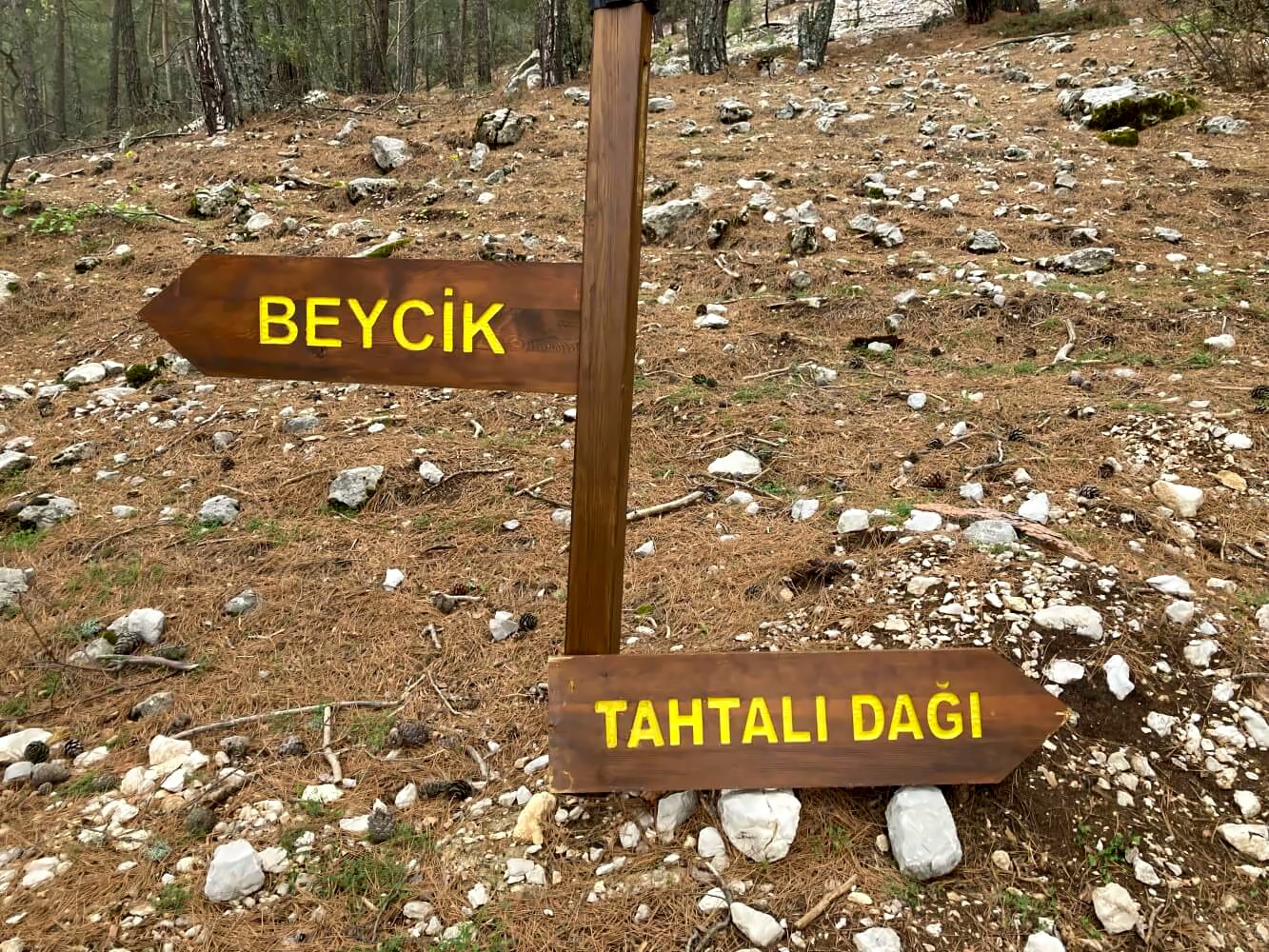 Wegweiser zwischen Beycik und Tahtali.