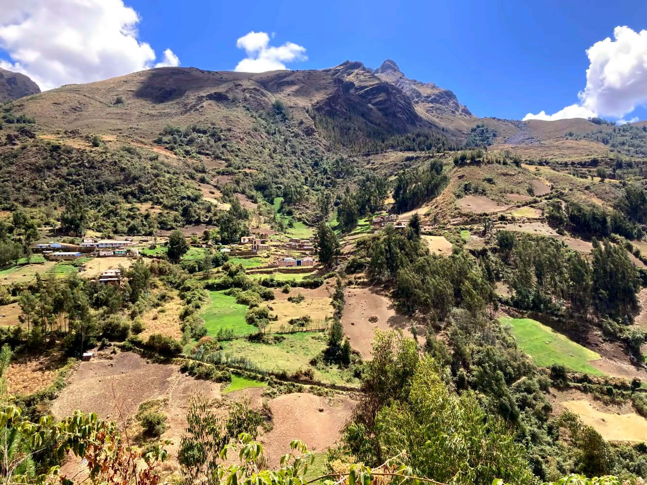 Huaripampa Blick über das Dorf.