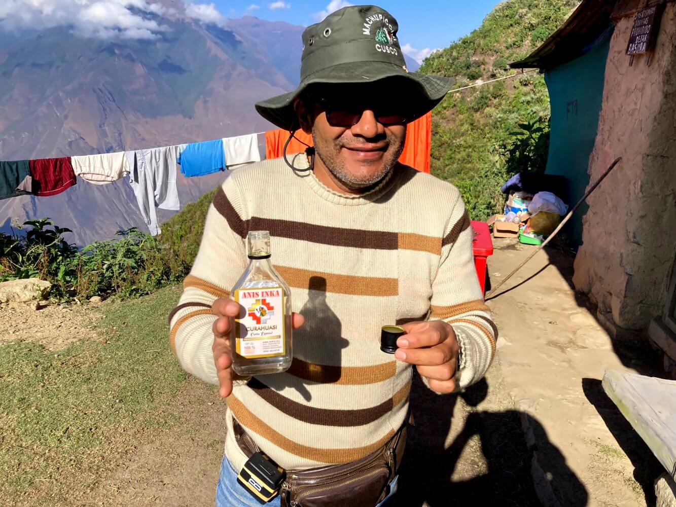 Peruanischer Wanderer auf dem Choquequirao Trek nach Machu Picchu.