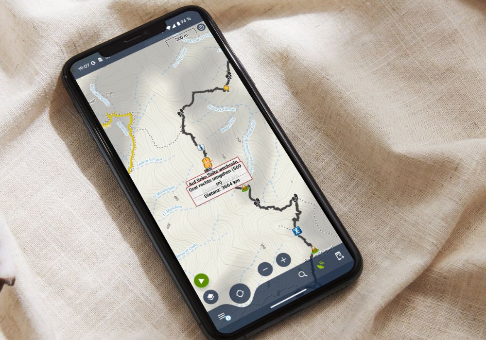 Smartphone mit Navi-App und GPS-Track zum Teneriffa-Wanderführer.