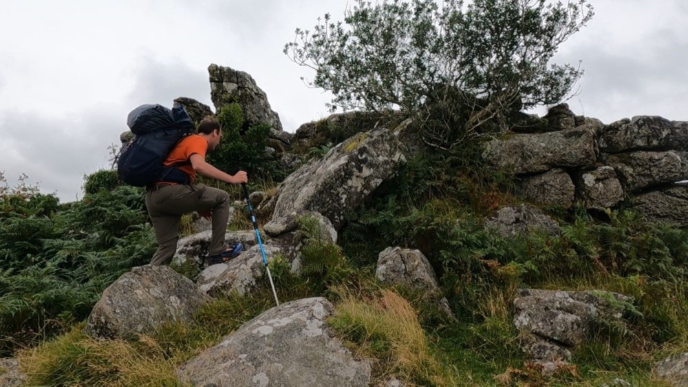 Besteigung eines Dartmoor Tors.