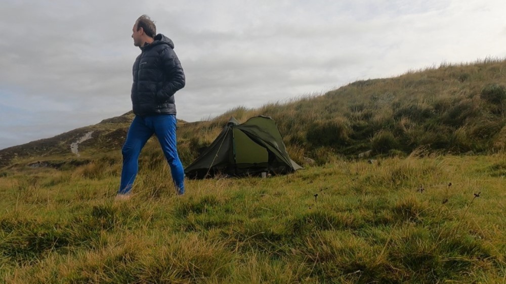 Camper im Dartmoor mit Zelt.