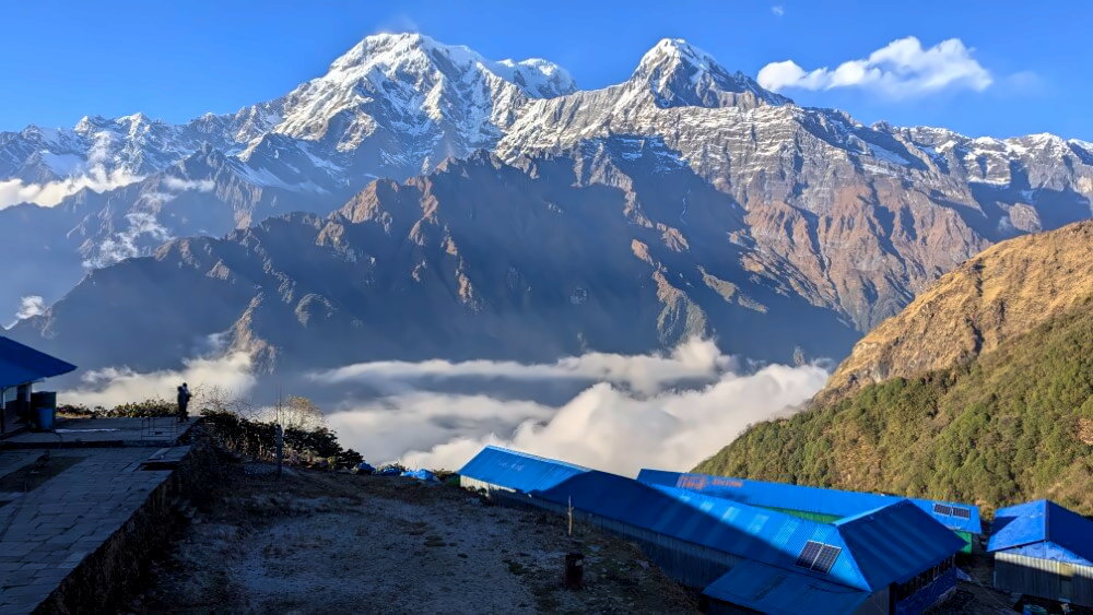 Blick vom Mardi Himal Highcamp ins Tal