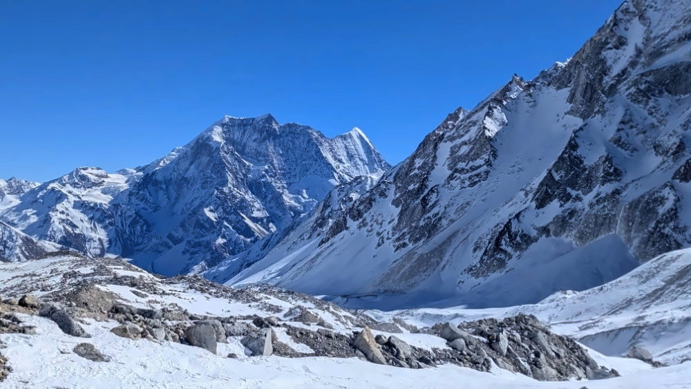 Blick auf Himalaya Gipfel vom Larke Pass.