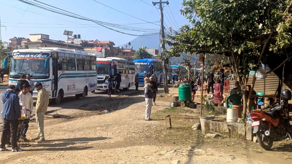 Straße auf dem Weg nach Pokhara.