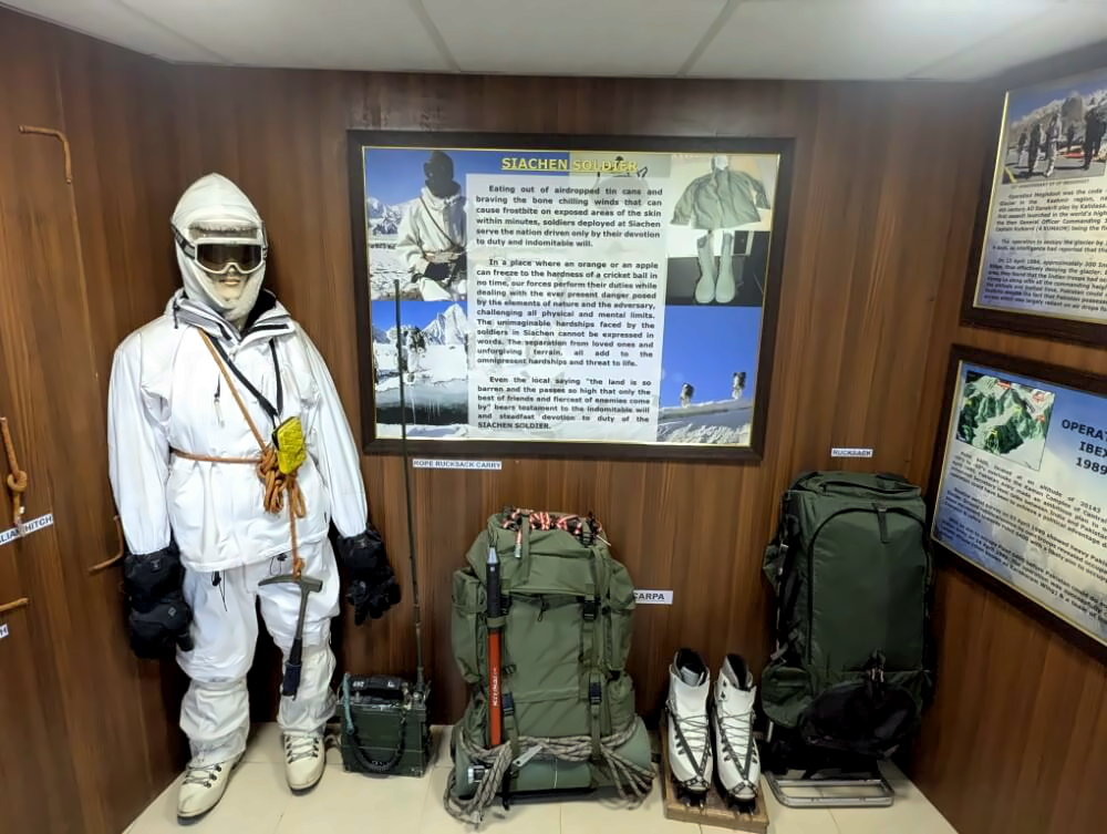 Bild eines indischen Hochgebirgssoldaten im Museum in Leh Ladakh.