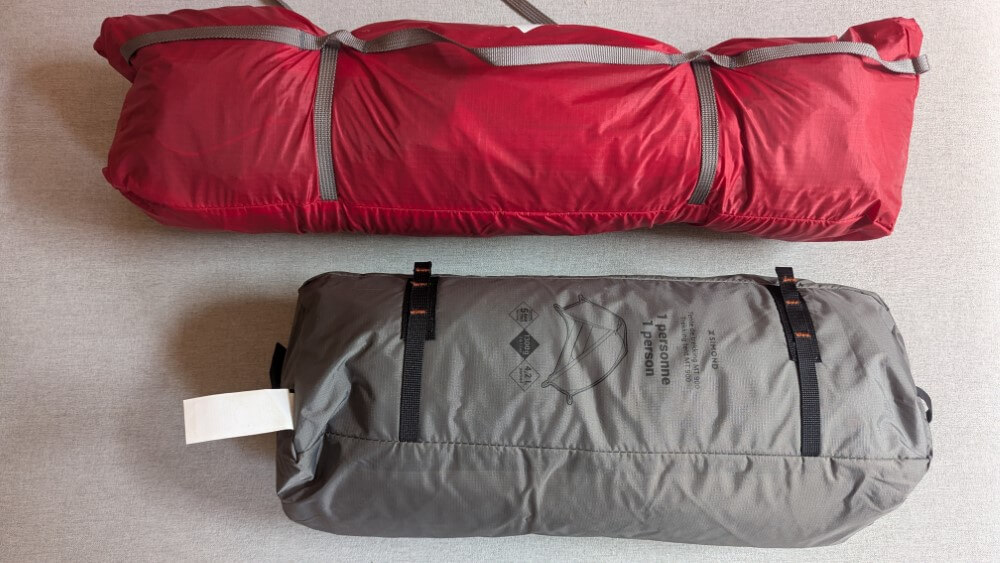 Packsack des Simind MT900 im Vergleich mit dem Hubba LT1.